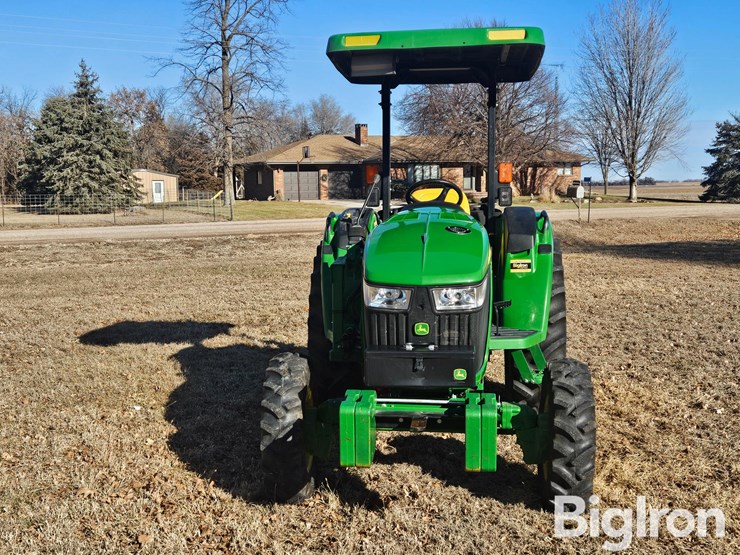 2015-john-deere-4044m-image-2