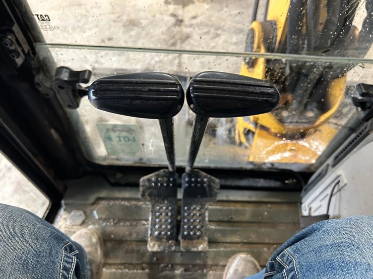 2016-caterpillar-305.5e2-image-26