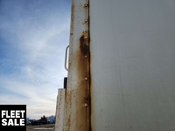 2012-freightliner-m2-106-image-37