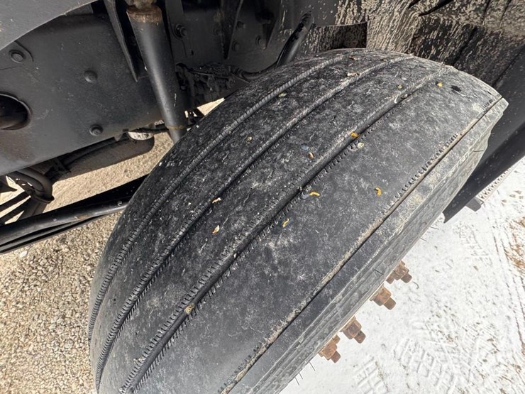 2018-mack-cxu613-day-cab-image-17