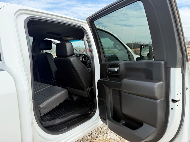 2022-chevrolet-silverado-2500-image-26