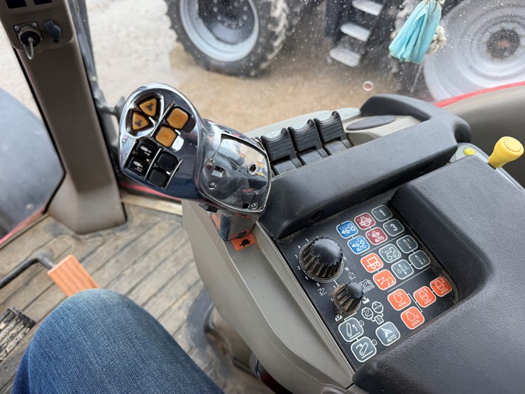 case-ih-235-image-60