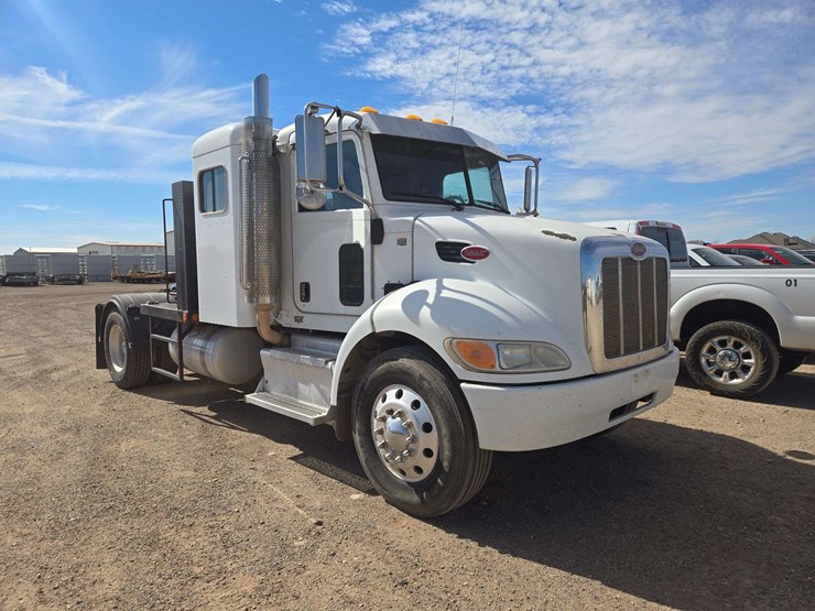 2013-peterbilt-337-image-2