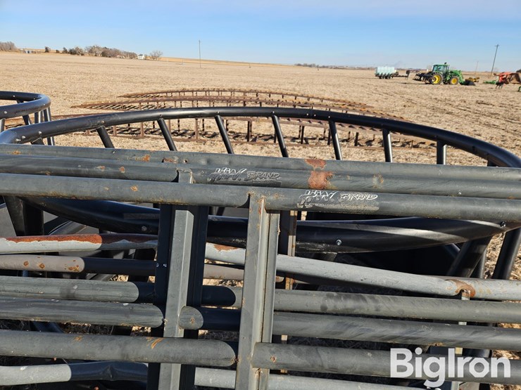 round-bale-feeders-&-livestock-panels-image-16
