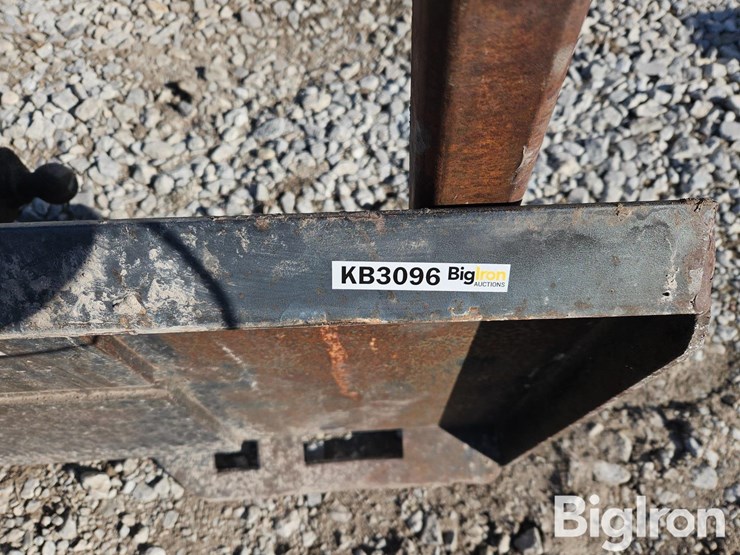 skid-steer-receiver-hitch-plate-w/accessories-image-12