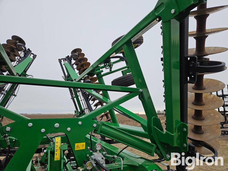 2020-john-deere-2633-image-15