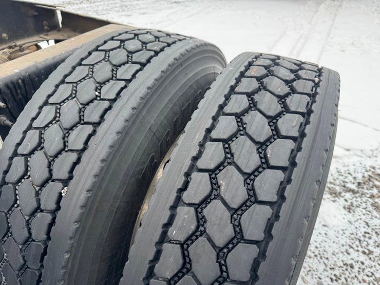 2018-mack-cxu613-day-cab-image-19