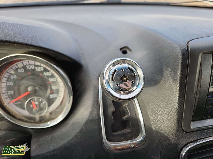 2015-dodge-grand-caravan-image-10