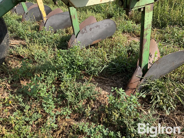 8r36-duckbill-hiller-on-john-deere-toolbar-image-9