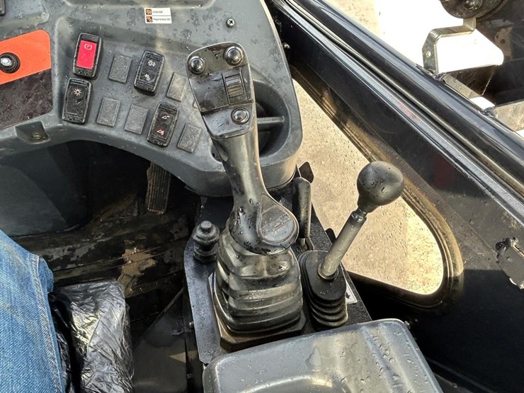 2021-kubota-r530-image-20