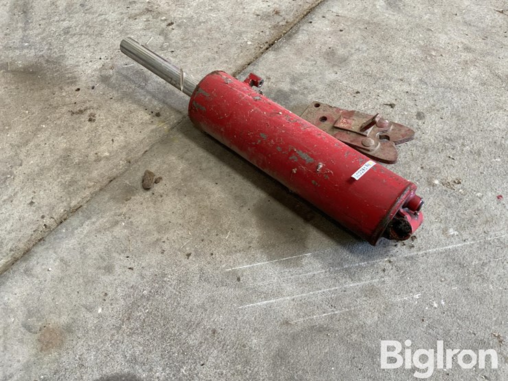 knuse-silage-wagon-cylinder-&-latch-image-3