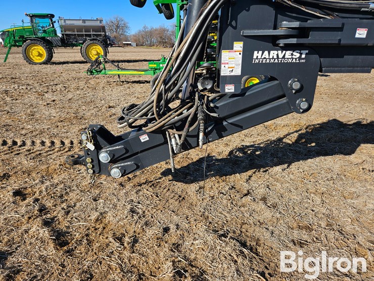 2023-harvest-international-24r30-high-speed-precision-ccs-planter-image-9
