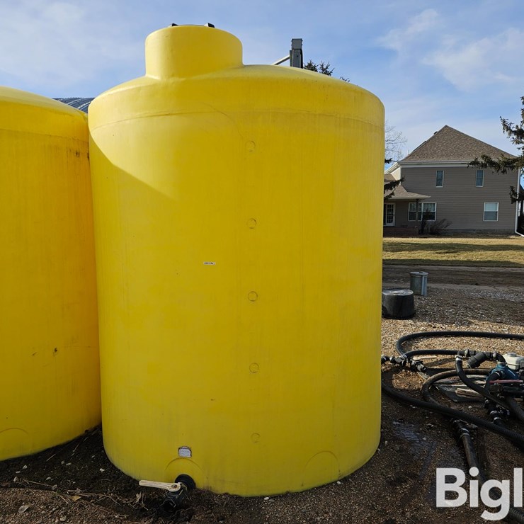 3000-Gallon Vertical Poly Holding Tank