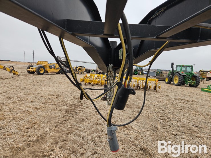 2010-neil-20'-t/a-gooseneck-nurse-tank/sprayer-trailer-w/duals-image-13