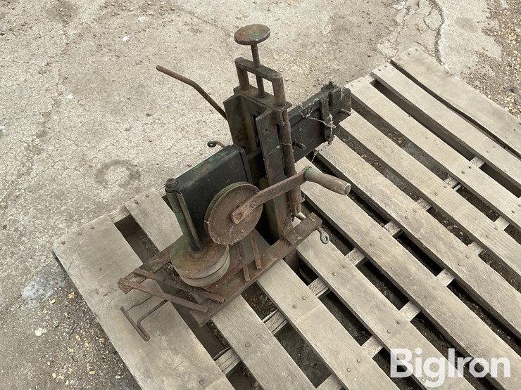 john-deere-antique-sickle-sharpener-image-5