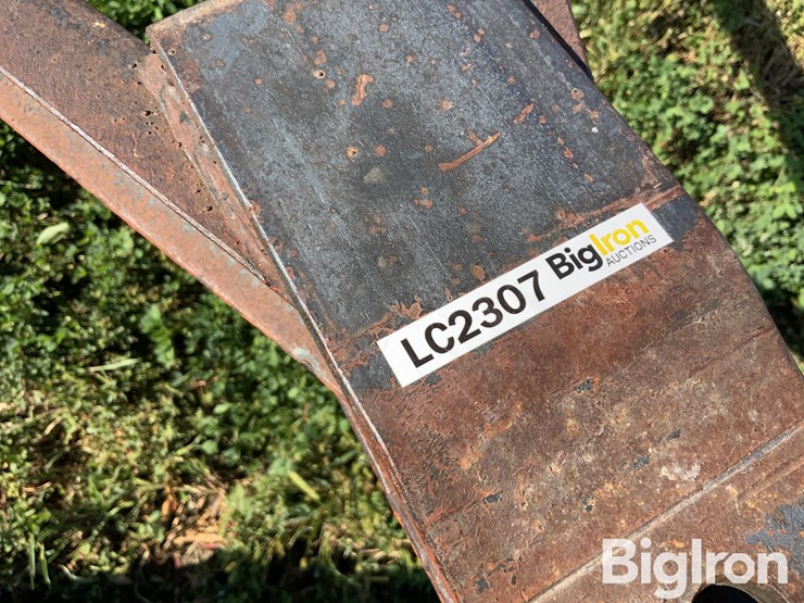 30’-5-section-folding-spiked-tooth-harrow-image-17