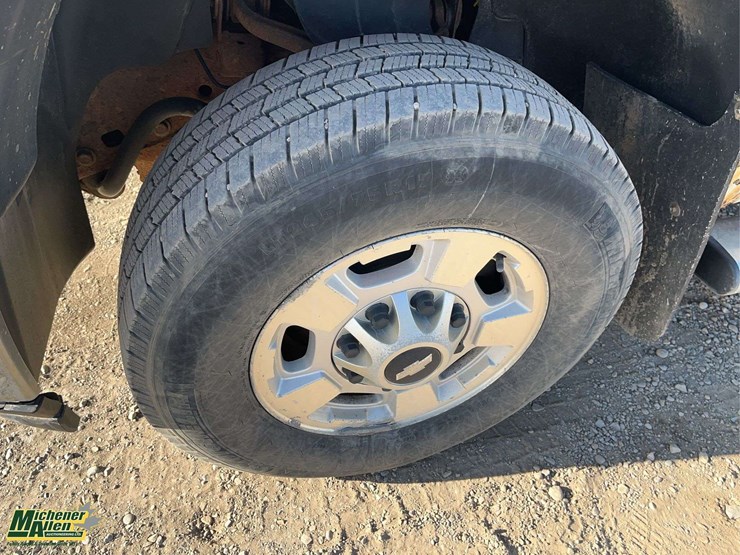 2012-chevrolet-silverado-2500hd-image-10