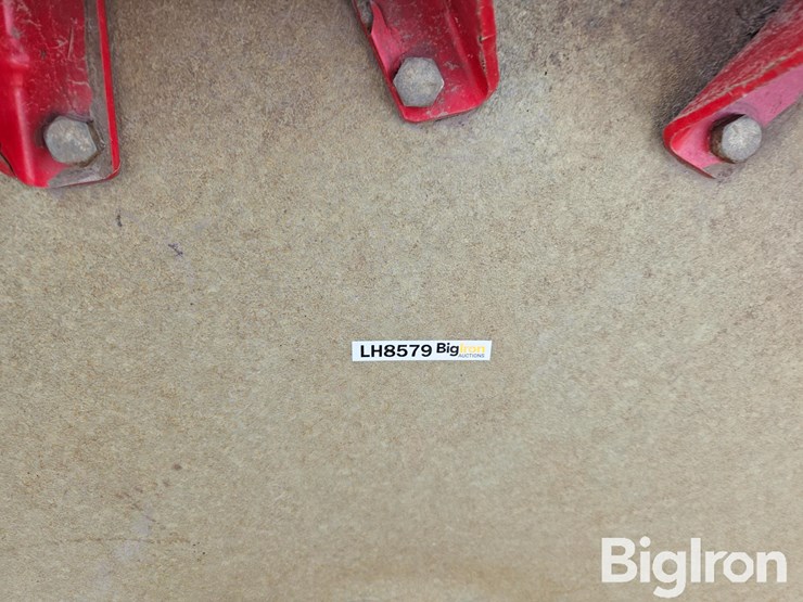 lindsay-nftrax-airless-pivot-tires-image-9