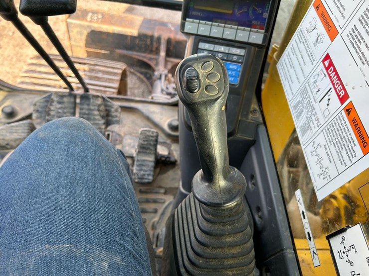 2022-komatsu-pc138us-lc-11-image-30