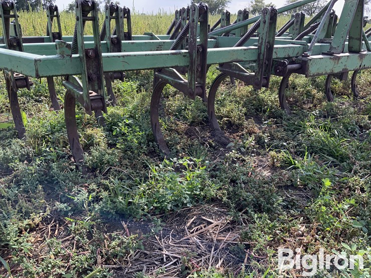 john-deere-12-image-11