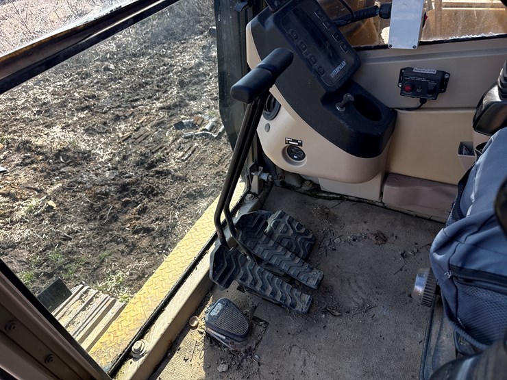 caterpillar-322-image-37