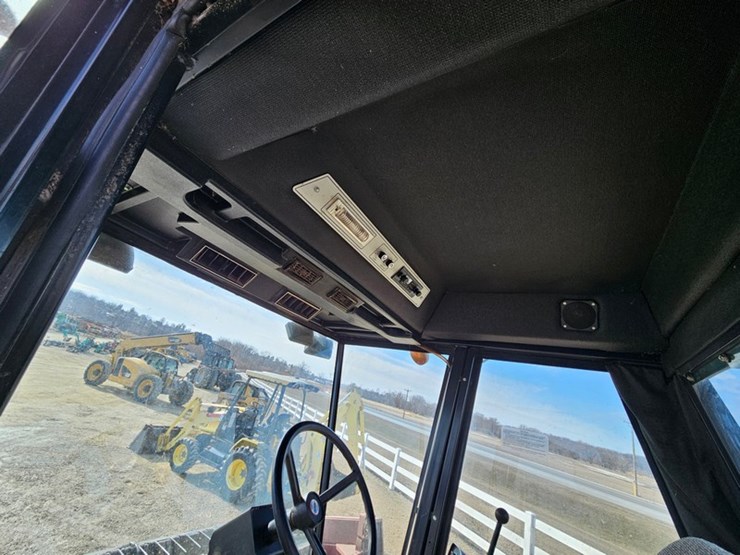 case-ih-8830-image-38