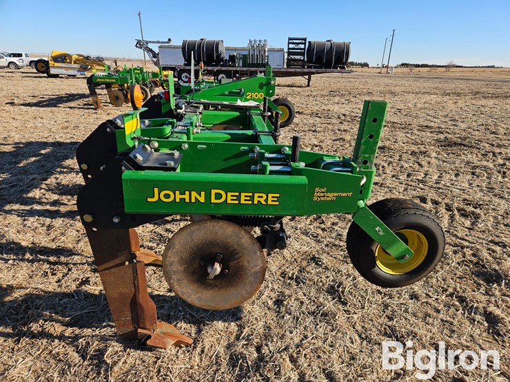 2017-john-deere-2100-image-4