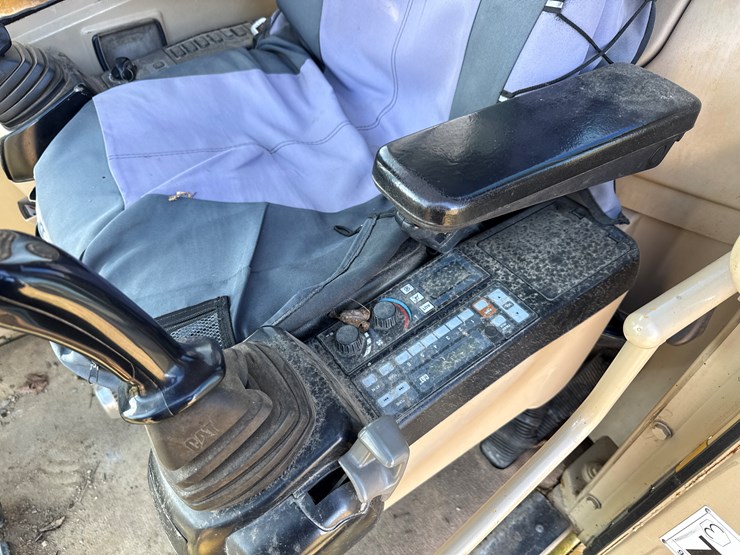 caterpillar-322-image-33