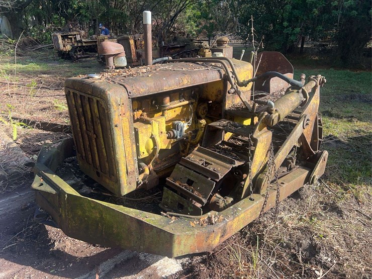 caterpillar-r2-image-1