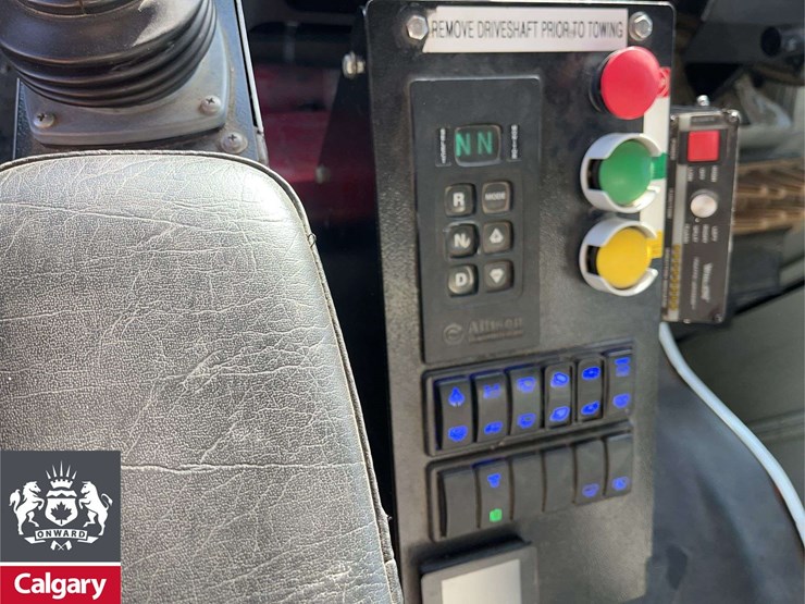 2016-freightliner-m2-106-image-16