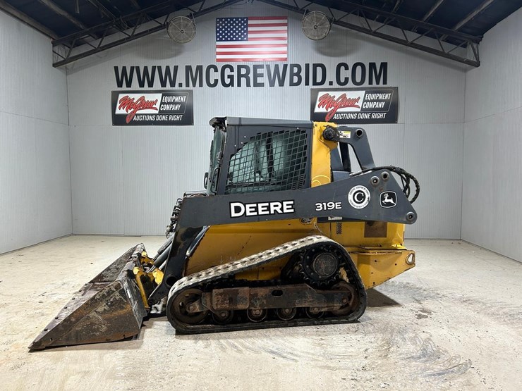 deere-319e-image-1