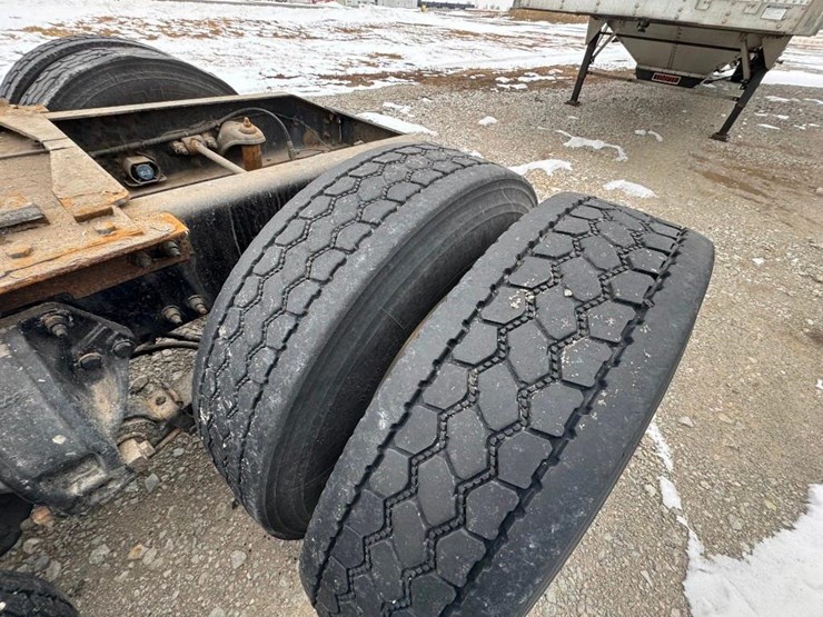 2017-peterbilt-567-image-20