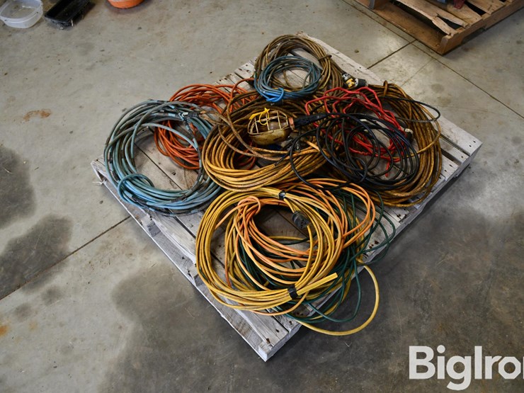 pallet-of-electric-cords-image-1