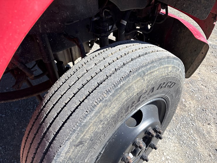 2006-freightliner-m2-106-image-14