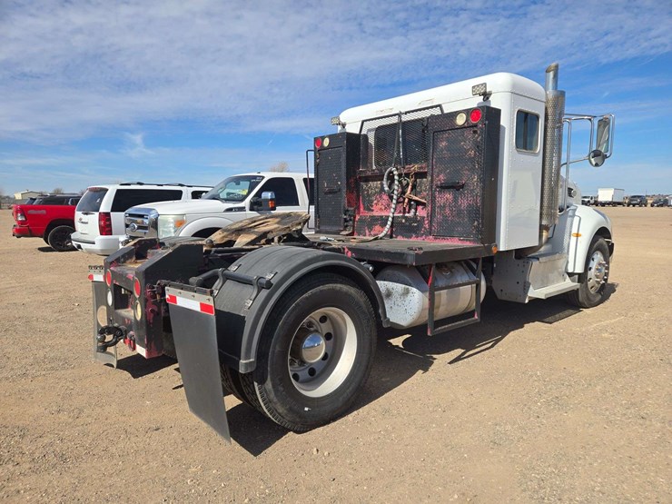 2013-peterbilt-337-image-3