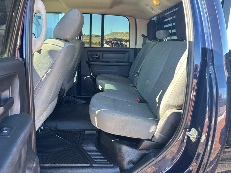 2017-dodge-3500-image-13