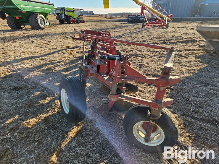 international-720-image-4