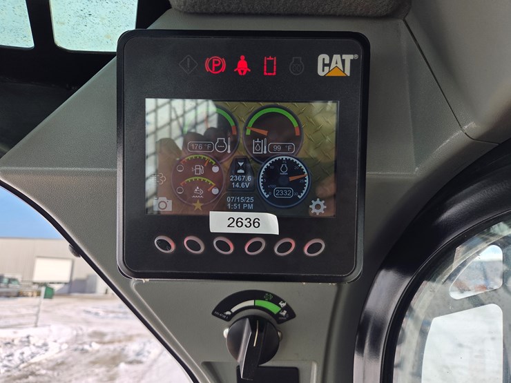 2021-caterpillar-299d3-image-48