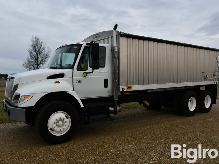 2006-international-7400-image-1