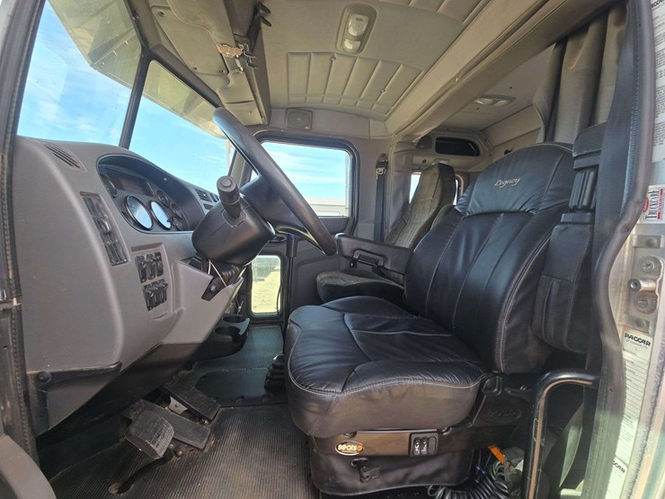 2013-peterbilt-337-image-12