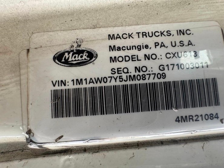 2018-mack-cxu613-day-cab-image-24