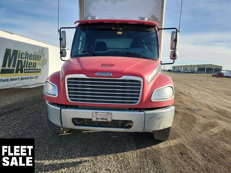 2012-freightliner-m2-106-image-19