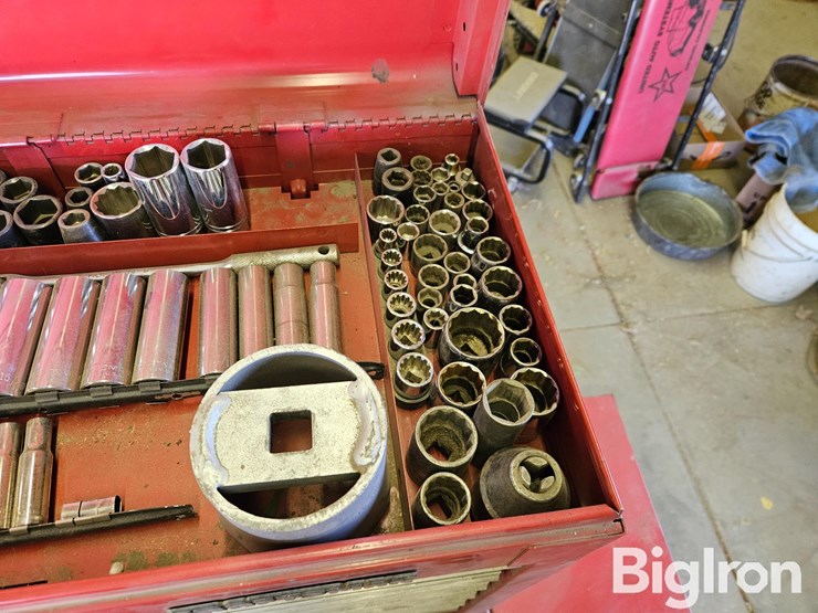 craftsman-steel-rolling-toolboxes-&-tools-image-10