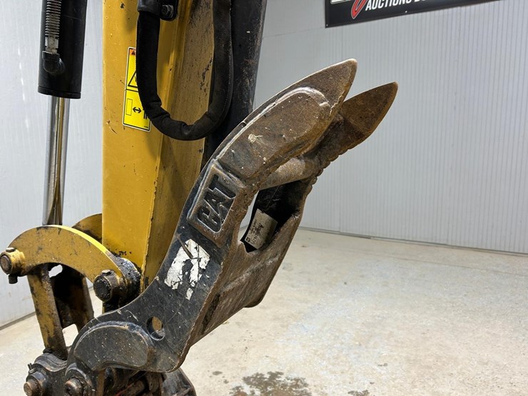 2016-caterpillar-305.5e2-image-7