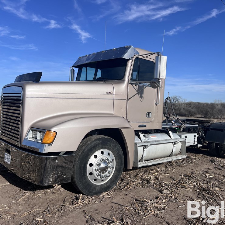 2000 FREIGHTLINER FLD120