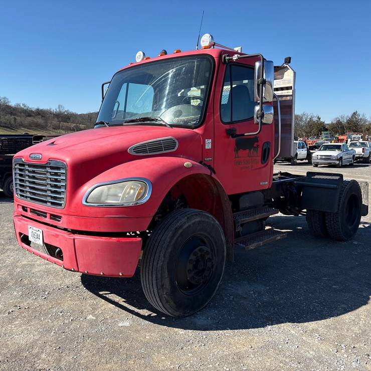 2006 FREIGHTLINER M2 106