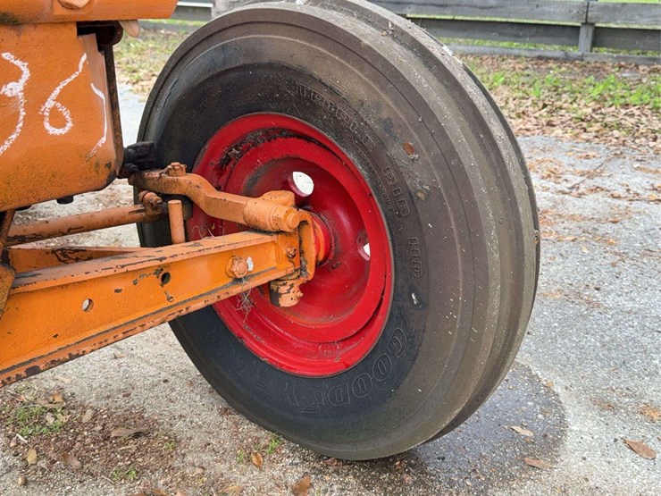 minneapolis-moline-335-image-32