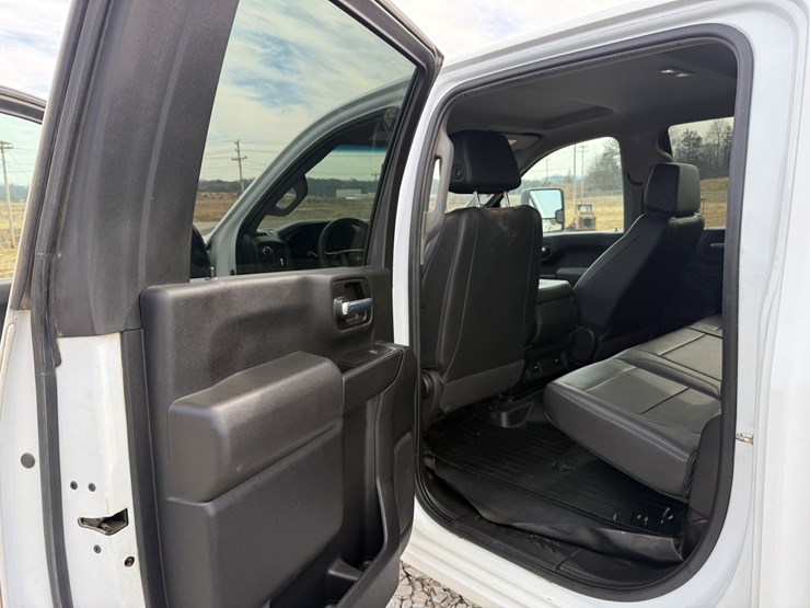 2022-chevrolet-silverado-2500-image-24