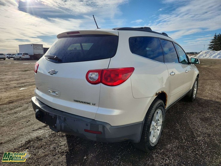 2011-chevrolet-traverse-image-4