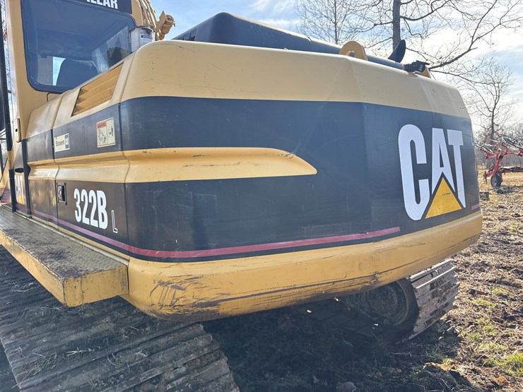 caterpillar-322-image-24